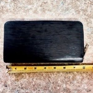 Authentic Louis Vuitton Epi Zippy wallet - FREE shipping for Christmas